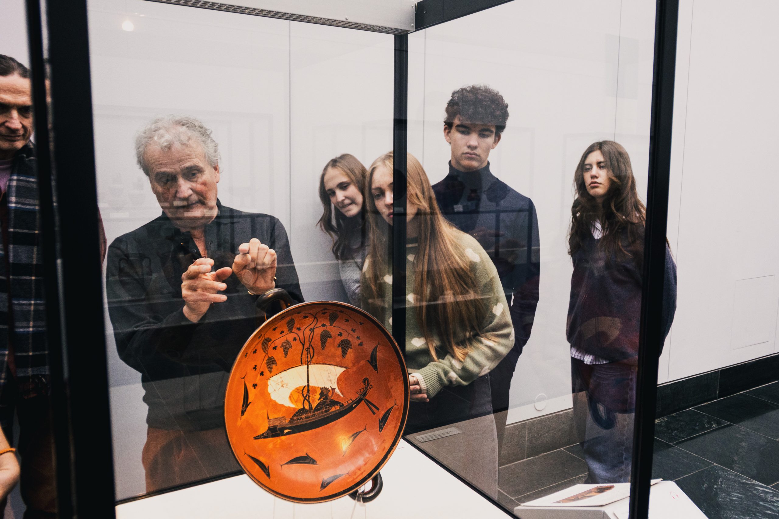 Führung durch Antikensammlung, Exekiasschale